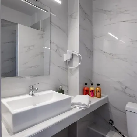 Aiora Lägenhetshotell 3*